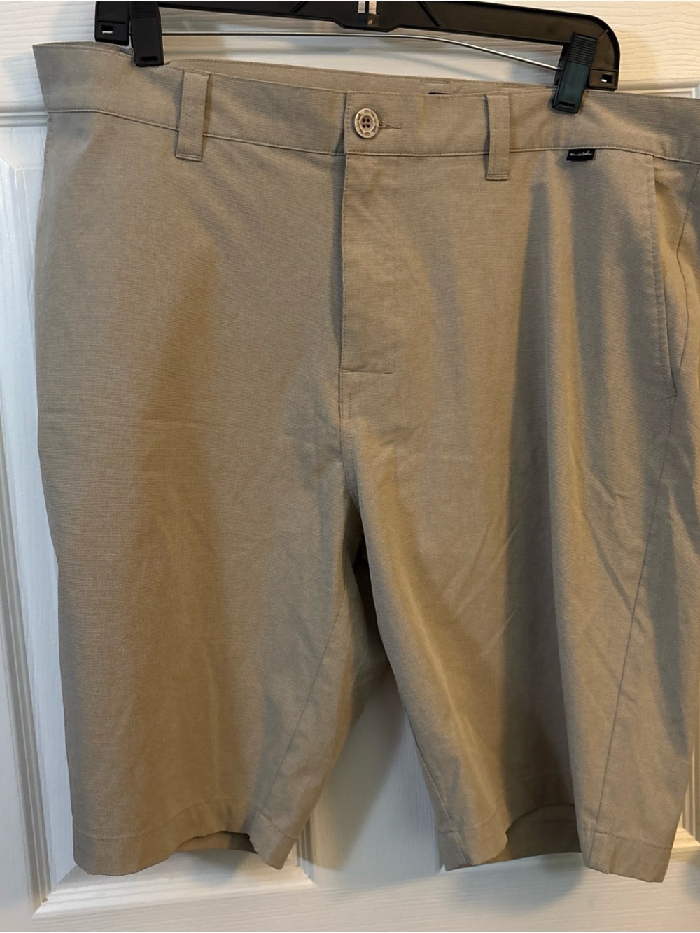 Travis Mathew Men's Flat Front Shorts – Khaki